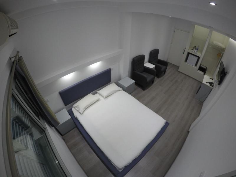 Double Room image 4