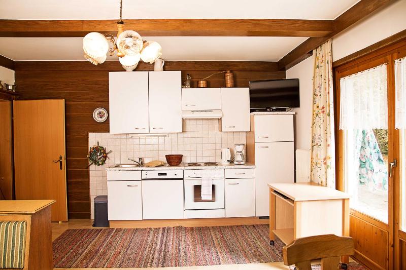 Four-Bedroom Apartment with Balcony  image 3