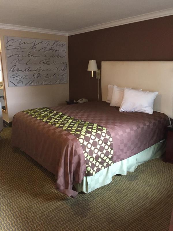 King Room - Non-Smoking image 3