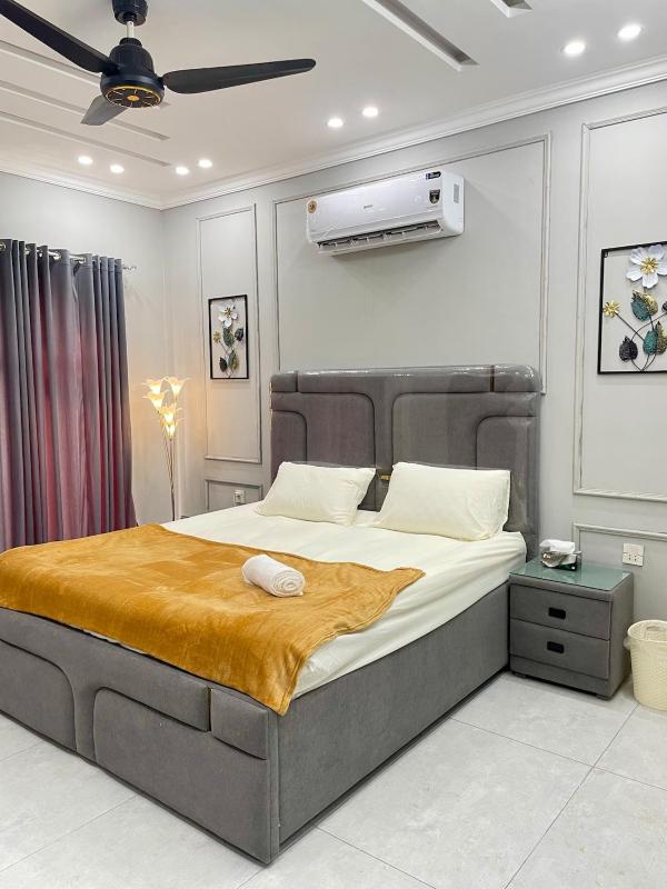 2BHK Apartment Cozy & Spacious Stay in Faisalabad - image 3