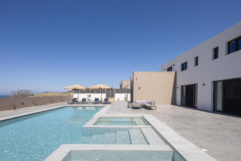 Villa Selene Luxury Sea View Villa - image 8