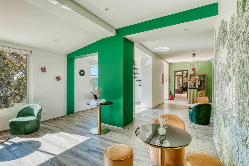 Hôtel Paradis - image 11