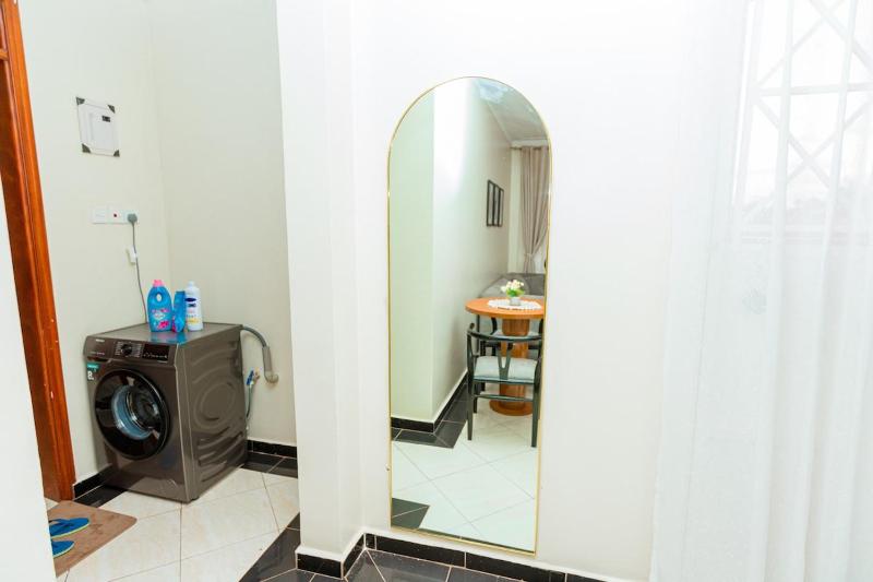 Modern Cozy 1BR Apartment in Kiwatule Kampala - image 11