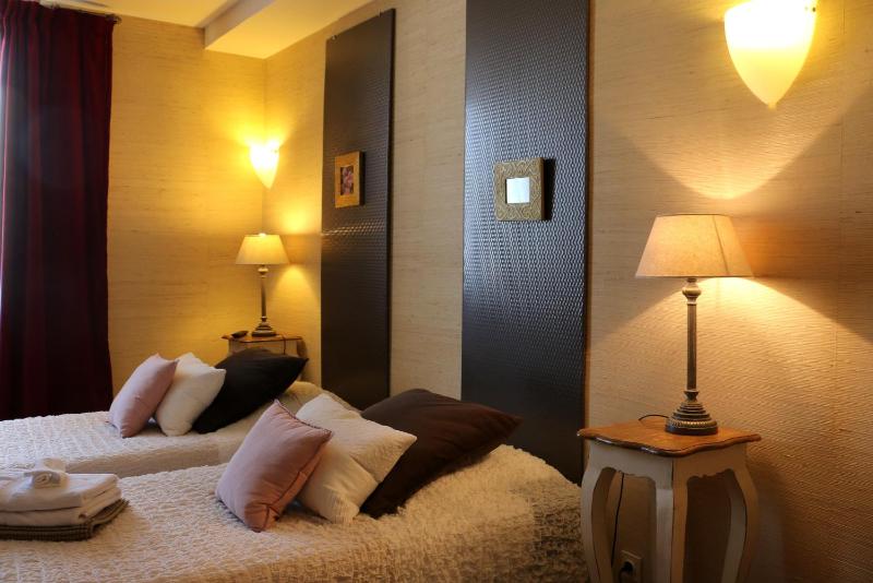 Superior Twin Room image 1