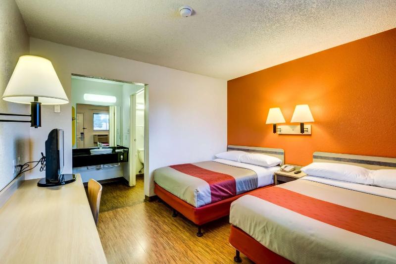 Double Room - Disability Access - Non-Smoking image 3