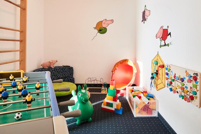 One-Bedroom Apartment image 3