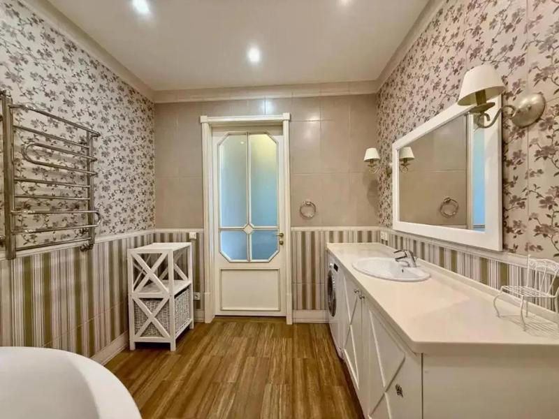 Апартаменти в центрі з ДИТЯЧОЮ кімнатою - image 3