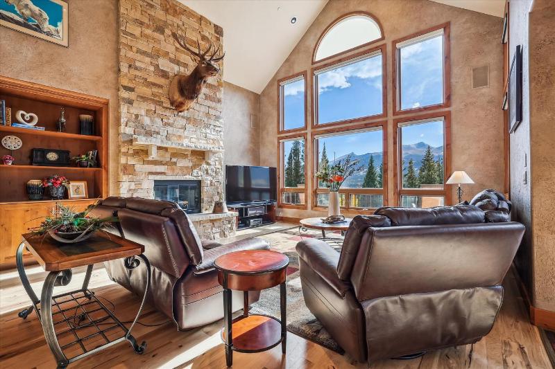 Rounds Retreat Private Breck Home with Hot Tub and Game Room - image 31