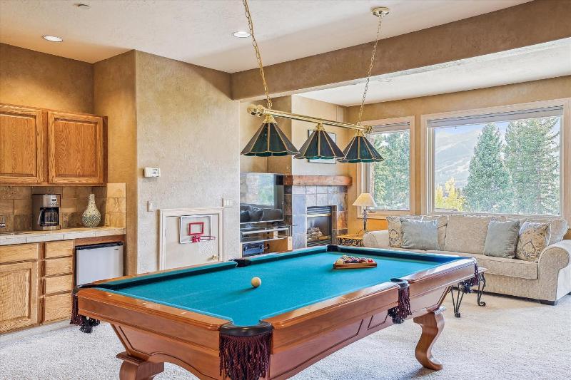 Rounds Retreat Private Breck Home with Hot Tub and Game Room - image 25