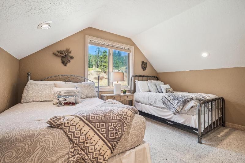 Rounds Retreat Private Breck Home with Hot Tub and Game Room - image 8