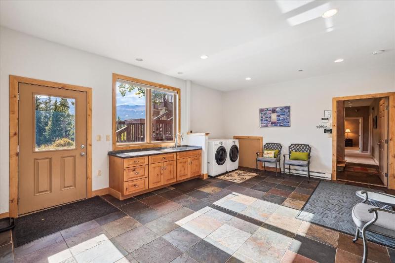 Rounds Retreat Private Breck Home with Hot Tub and Game Room - image 38