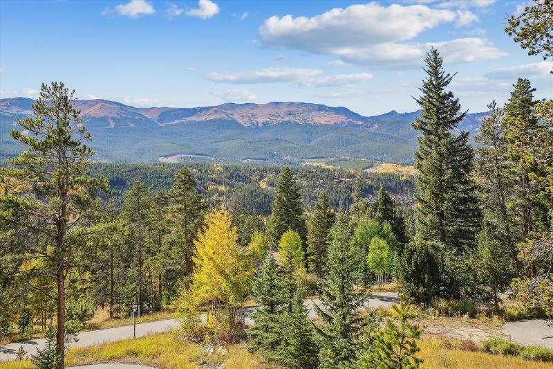 Rounds Retreat Private Breck Home with Hot Tub and Game Room - image 9