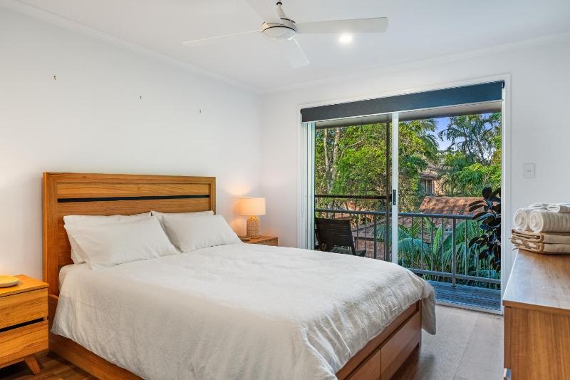Treetops Sunrise Beach - image 12