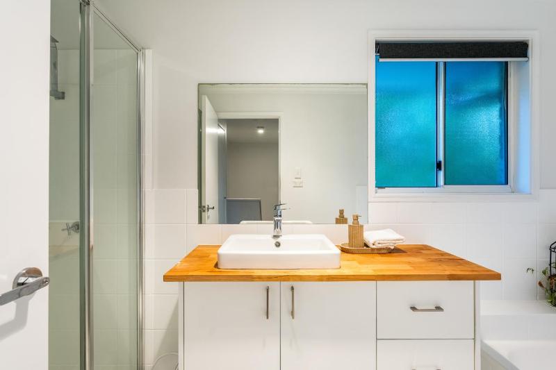 Treetops Sunrise Beach - image 16