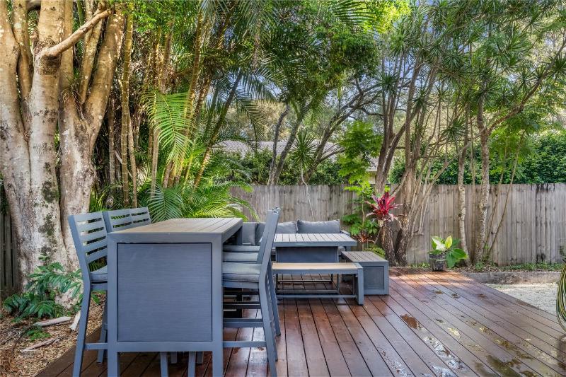 Treetops Sunrise Beach - image 8