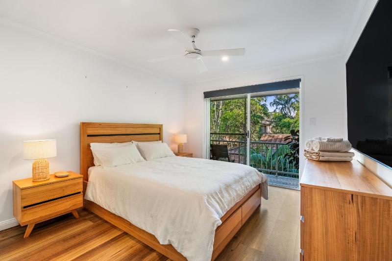 Treetops Sunrise Beach - image 7