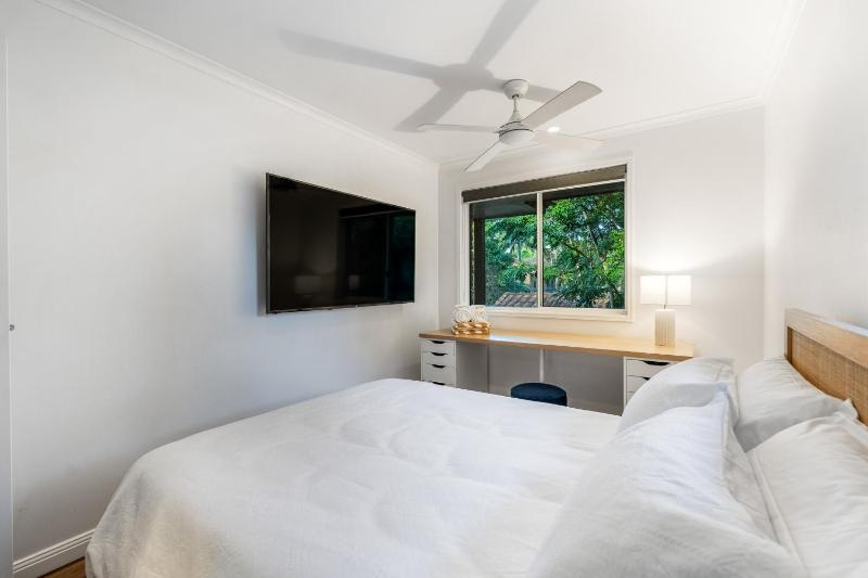 Treetops Sunrise Beach - image 10