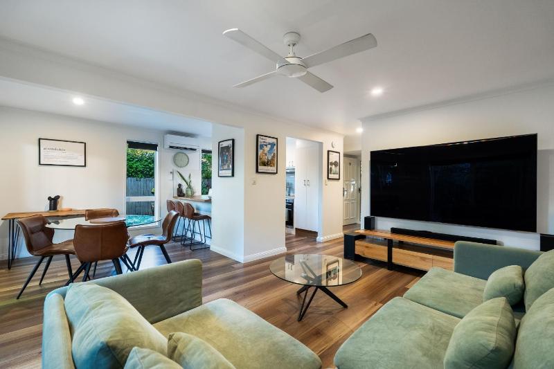 Treetops Sunrise Beach - image 11