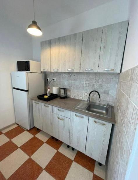 Circumvalatiunii Center Apartment - image 10