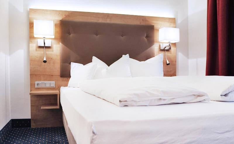 Double Room image 4