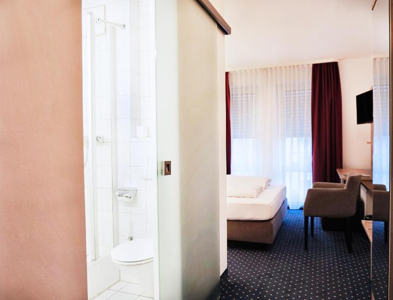 Single Room image 2