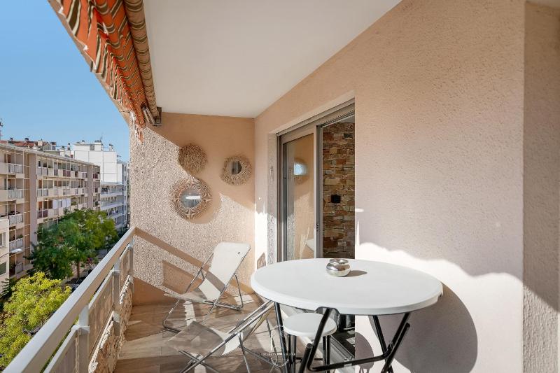 Hyères Centre-Les Floralies T3/Clim/Garage/balcon by HC - image 9