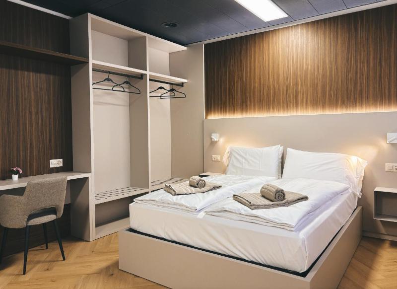 B-ROOMS Bleisure Hotel - Lugano district - image 11