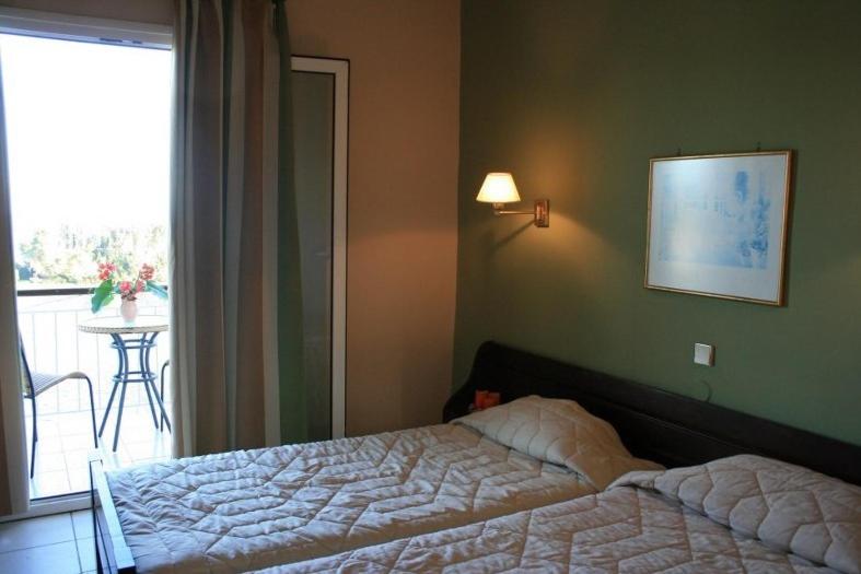 Triple Room with Sea View image 3