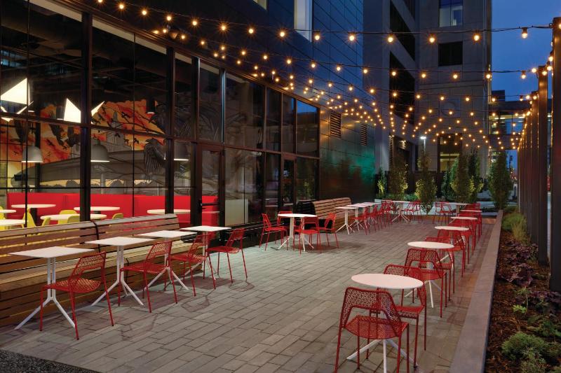 Radisson Red Minneapolis Downtown - image 7