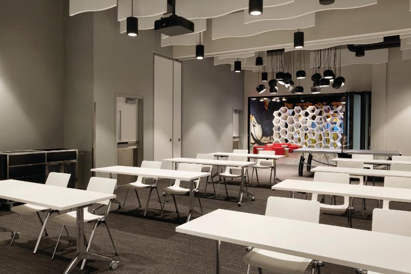 Radisson Red Minneapolis Downtown - image 15