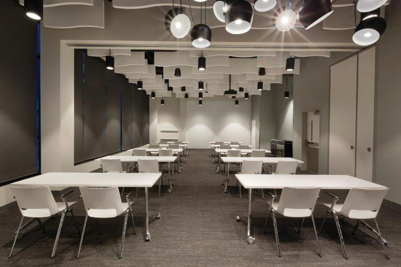 Radisson Red Minneapolis Downtown - image 22