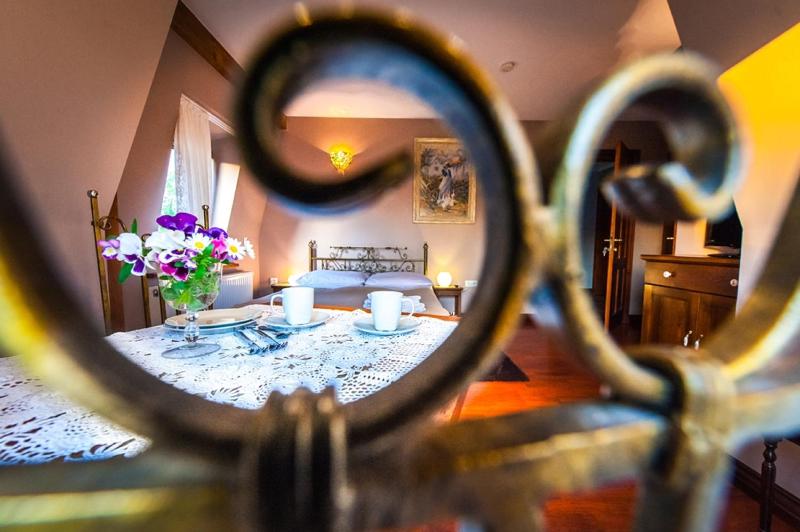Double Room with Balcony image 3