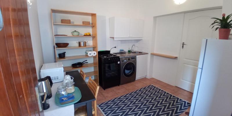 Private garden cottage in Wynberg with separate entrance secure parking and easy access to Main Road shops and restaurants - image 15