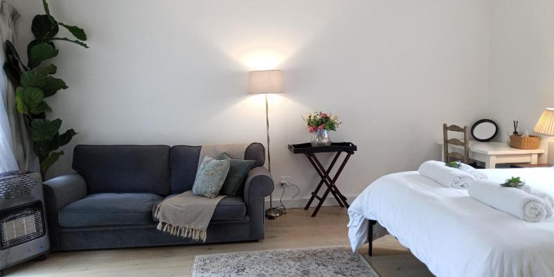 Private garden cottage in Wynberg with separate entrance secure parking and easy access to Main Road shops and restaurants - image 8