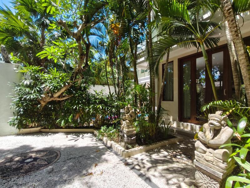 The Lavana Dzawani Seminyak 3 Bedroom Villa - image 19