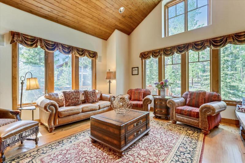 Shock Hill Retreat Excellent Location Breck Townhome with Hot Tub Near Gondola - image 46