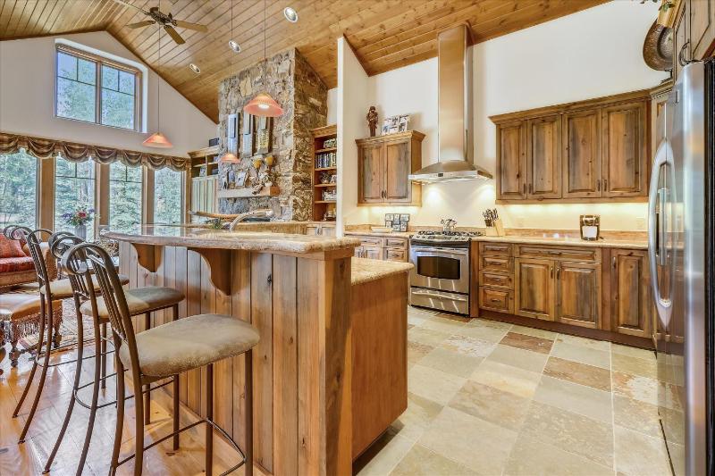 Shock Hill Retreat Excellent Location Breck Townhome with Hot Tub Near Gondola - image 38