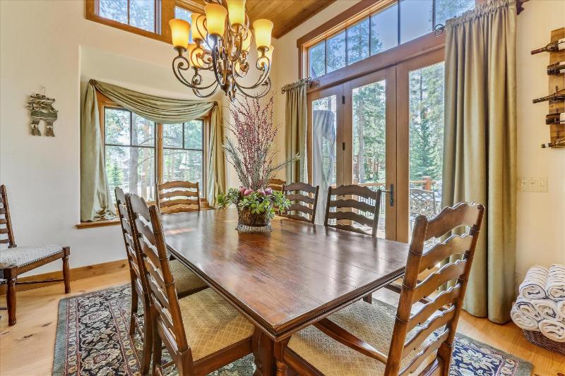 Shock Hill Retreat Excellent Location Breck Townhome with Hot Tub Near Gondola - image 48