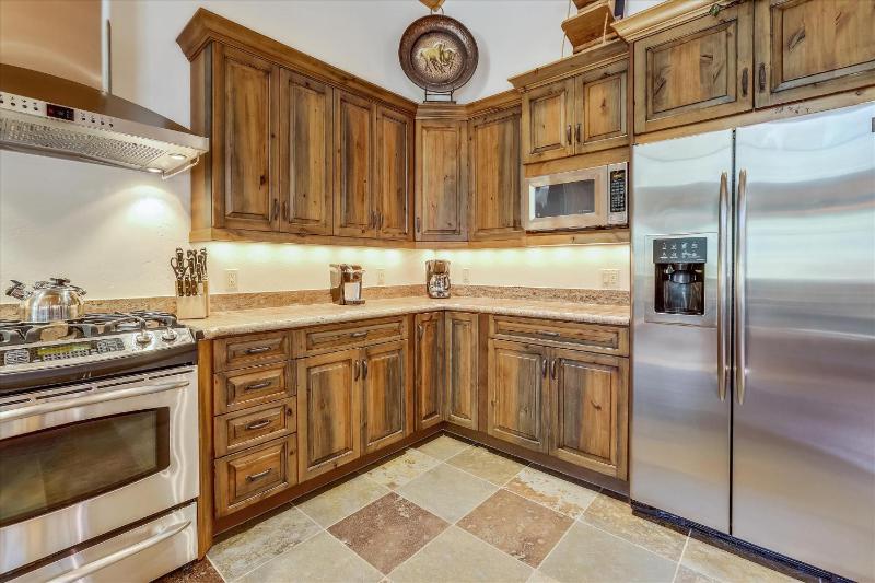 Shock Hill Retreat Excellent Location Breck Townhome with Hot Tub Near Gondola - image 22