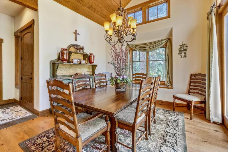 Shock Hill Retreat Excellent Location Breck Townhome with Hot Tub Near Gondola - image 37