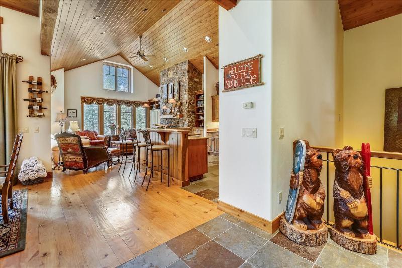 Shock Hill Retreat Excellent Location Breck Townhome with Hot Tub Near Gondola - image 6