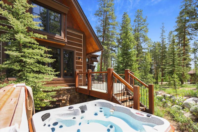 Shock Hill Retreat Excellent Location Breck Townhome with Hot Tub Near Gondola - image 12