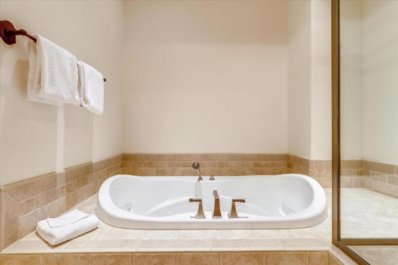 Shock Hill Retreat Excellent Location Breck Townhome with Hot Tub Near Gondola - image 39