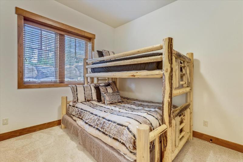 Shock Hill Retreat Excellent Location Breck Townhome with Hot Tub Near Gondola - image 31
