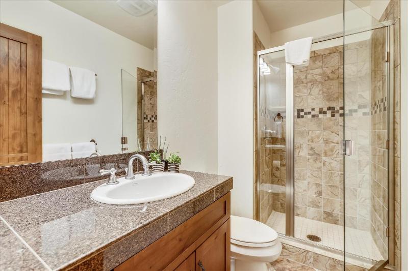 Shock Hill Retreat Excellent Location Breck Townhome with Hot Tub Near Gondola - image 24