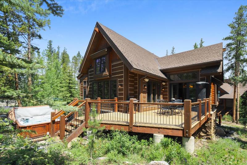 Shock Hill Retreat Excellent Location Breck Townhome with Hot Tub Near Gondola - image 27