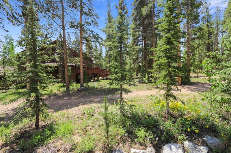 Shock Hill Retreat Excellent Location Breck Townhome with Hot Tub Near Gondola - image 21