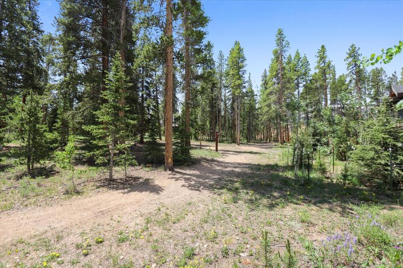 Shock Hill Retreat Excellent Location Breck Townhome with Hot Tub Near Gondola - image 13