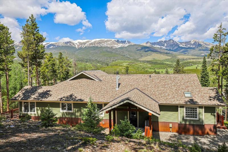 Silver Shekel Retreat Breck Home with Hot Tub and Views - image 10