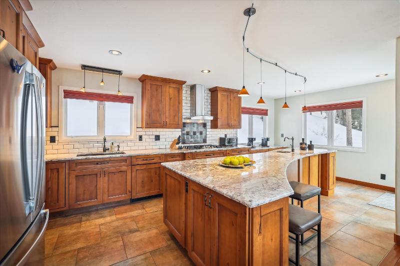 Silver Shekel Retreat Breck Home with Hot Tub and Views - image 14